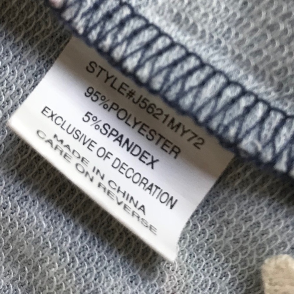 Eyeshadow Floral Top w/Split Back & Crochet Trim - Picture 8 of 8